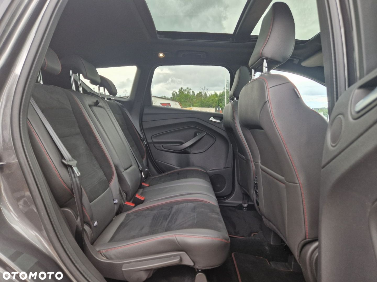 Ford Kuga 1.5 EcoBoost 2x4 ST-Line - 24