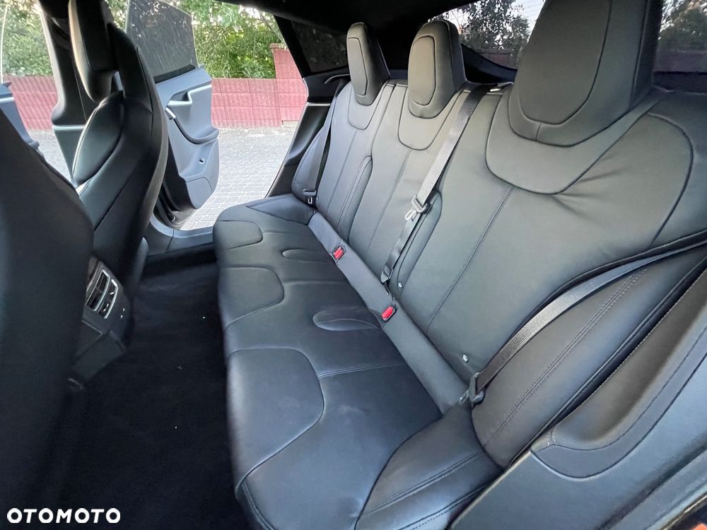 Tesla Model S - 21