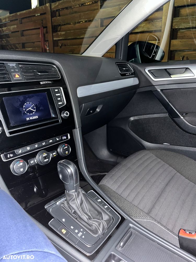 Volkswagen Golf - 12