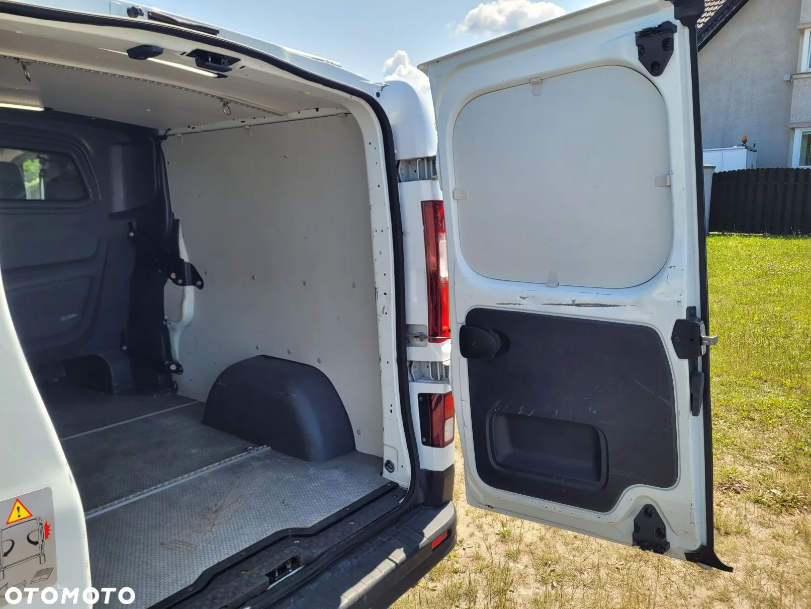 Renault Trafic Long 6-osób Auto-Warsztat - 28