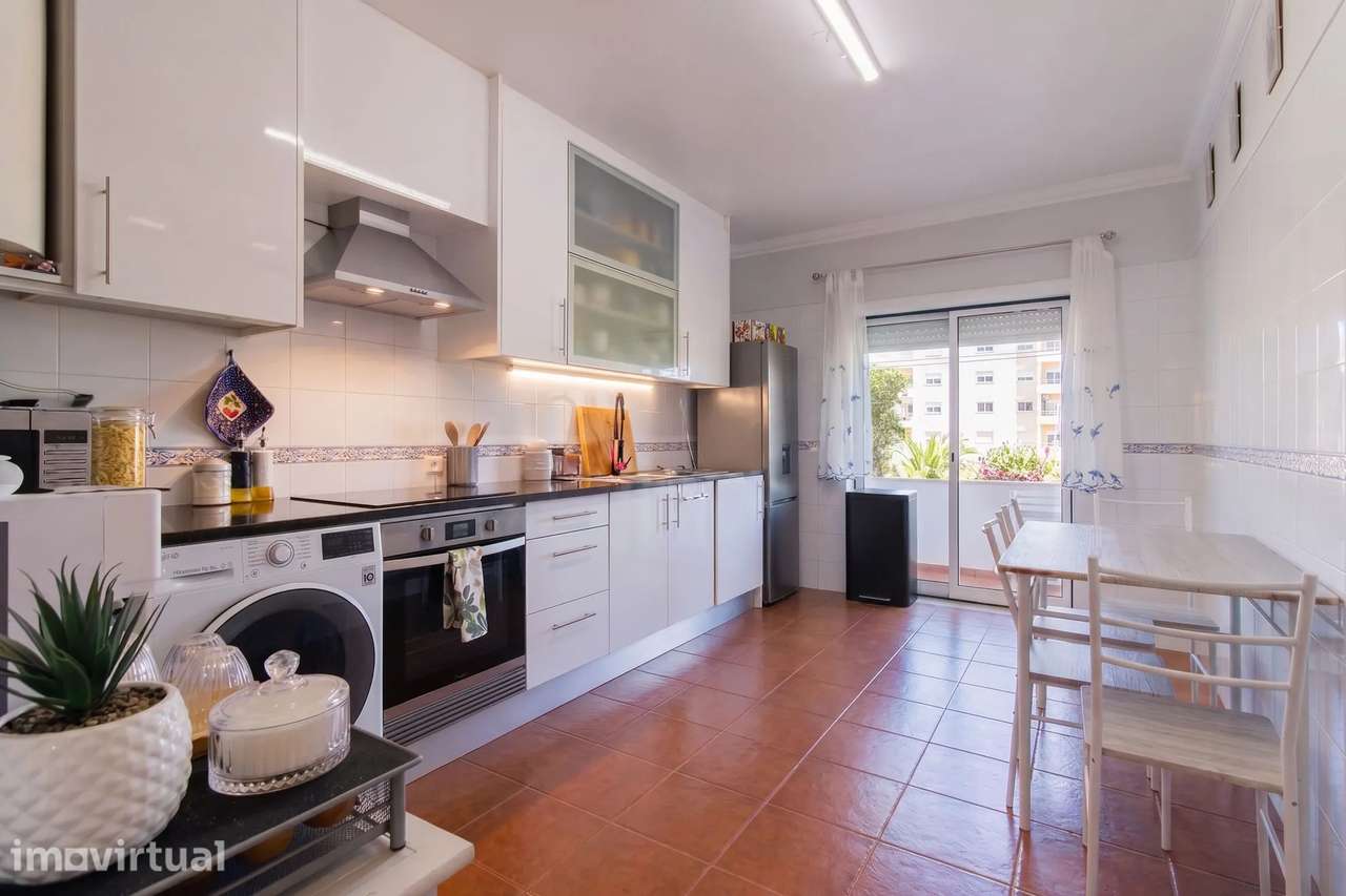 Apartamento T2 Remodelado | Pataias | Garagem e Sótão - Grande imagem: 3/26