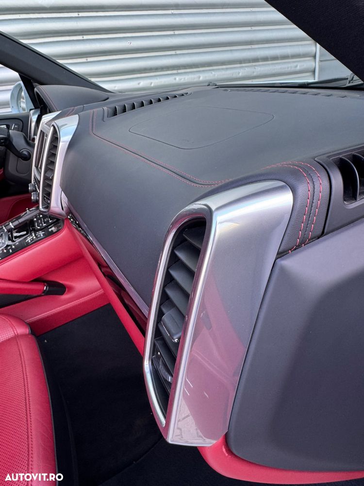 Porsche Cayenne - 36