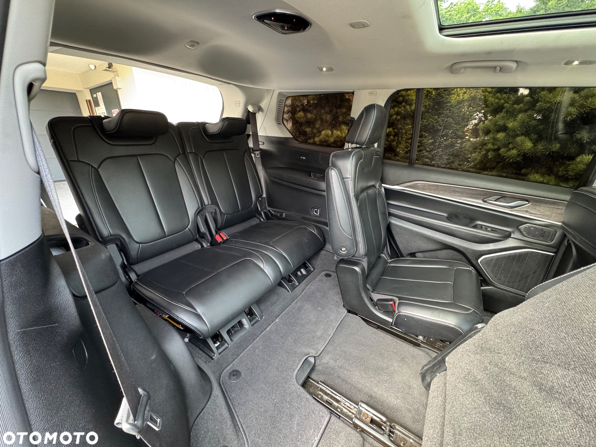 Jeep Grand Cherokee - 14