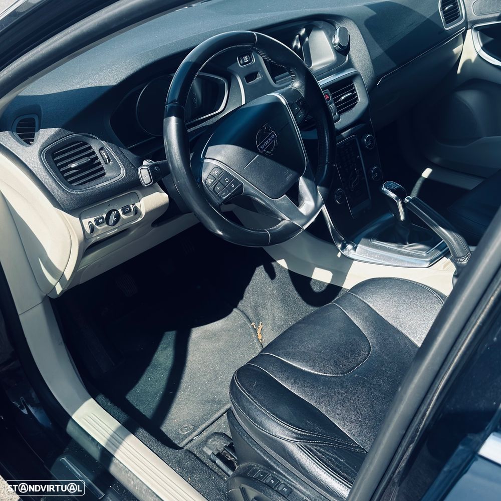 Volvo V40 D2 Momentum - 3