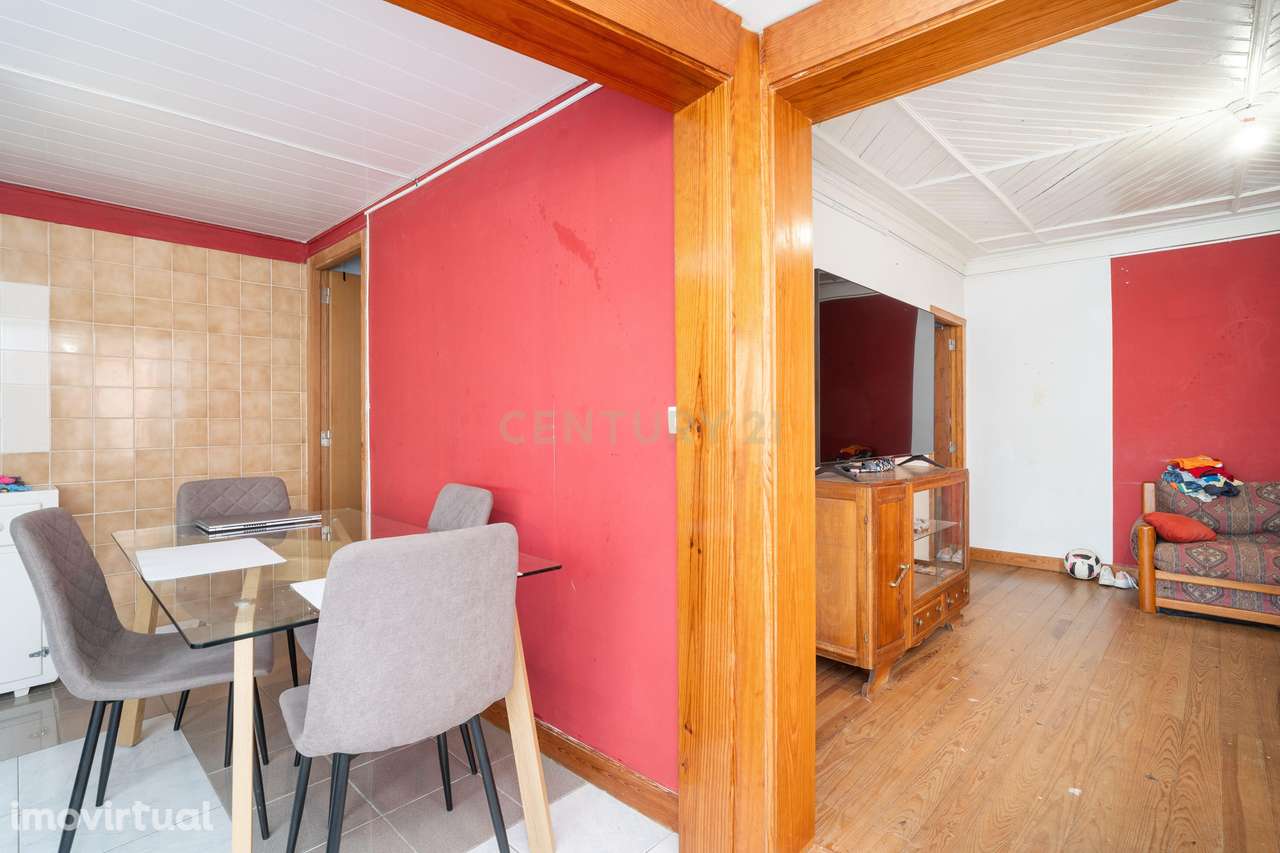 Moradia T2 em São Frutuoso, Ceira - Grande imagem: 2/16