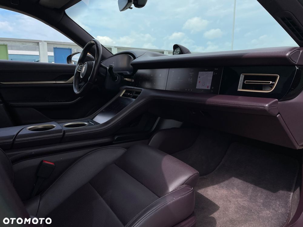 Porsche Taycan 4S Performance Plus - 11
