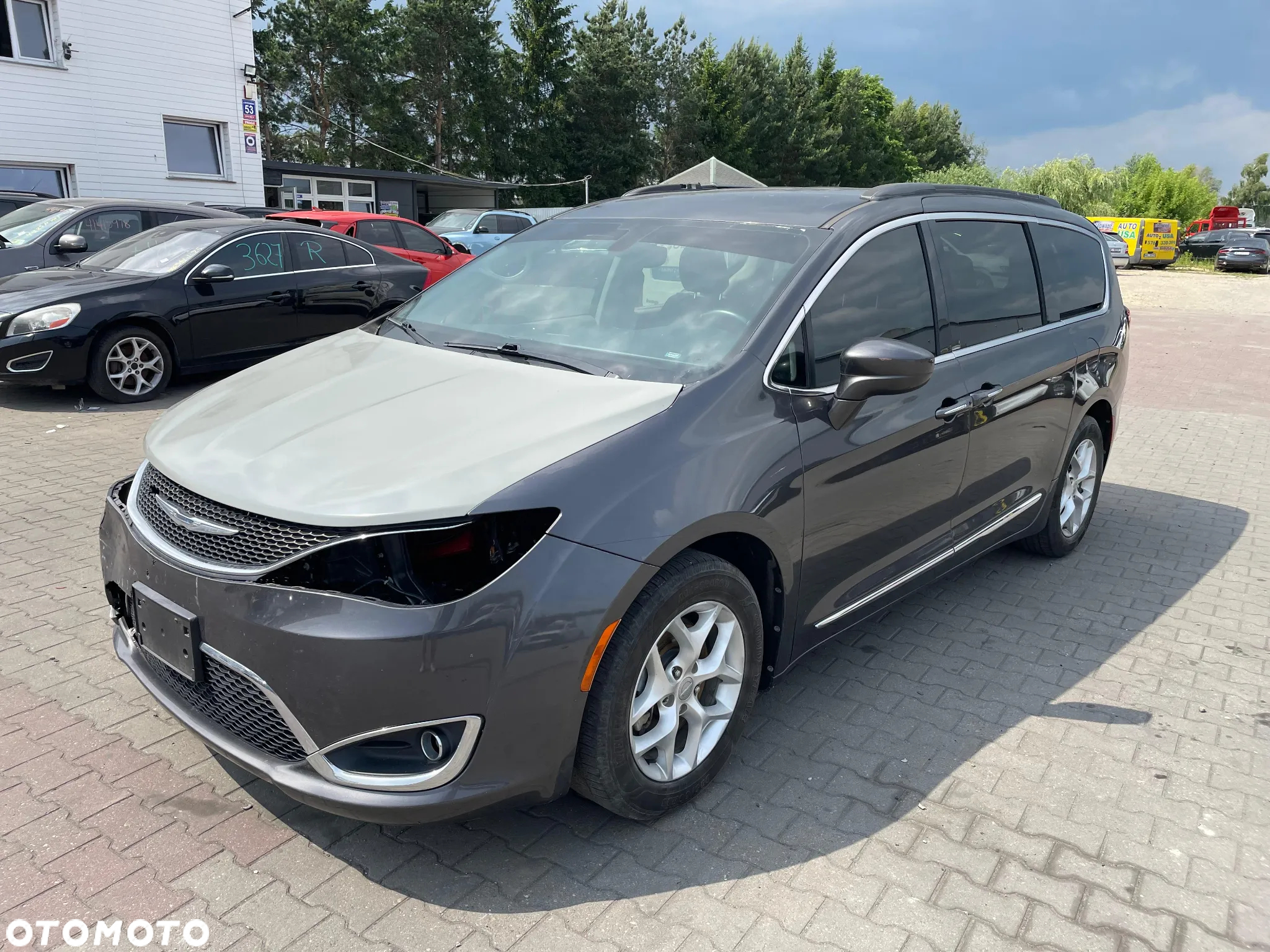 Chrysler Pacifica - 4