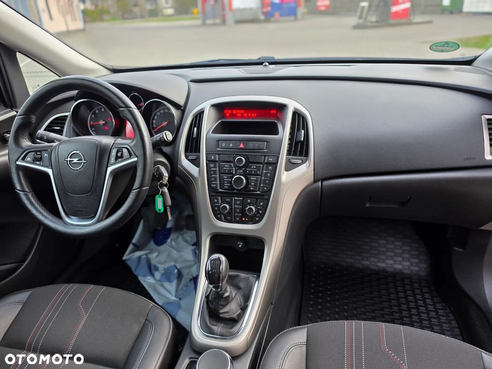 Opel Astra 1.4 Turbo 150 Jahre - 4