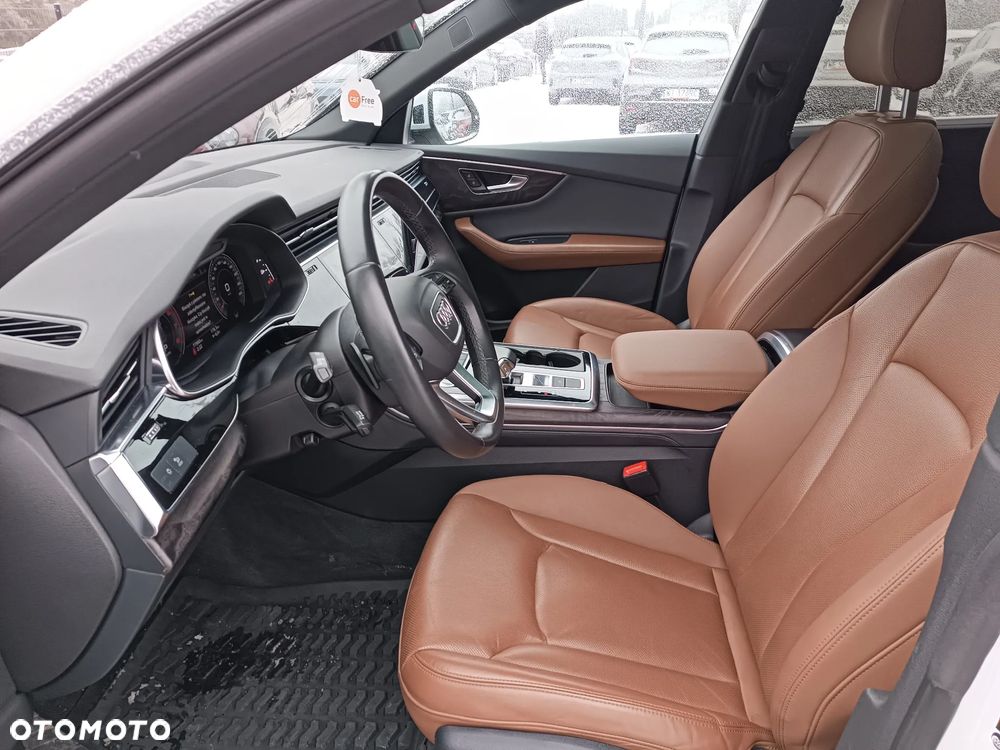 Audi Q8 55 TFSI quattro tiptronic - 16