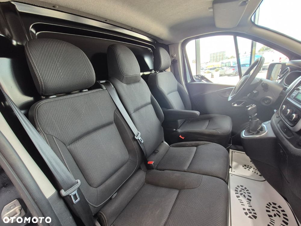 Renault Trafic 2.0 DCi 120  / L2H1 LONG / JEDYNY TAKI Z MONAKO / SERWISOWANY / ODŚWIEŻONY / ORYG. NISKI PRZEBIEG / RARYTAS / LAMPY LEDOWER  / DŁUGA PAKA / 3 MIEJSCA / UNIKATOWY STYL / EURO 6 - 26