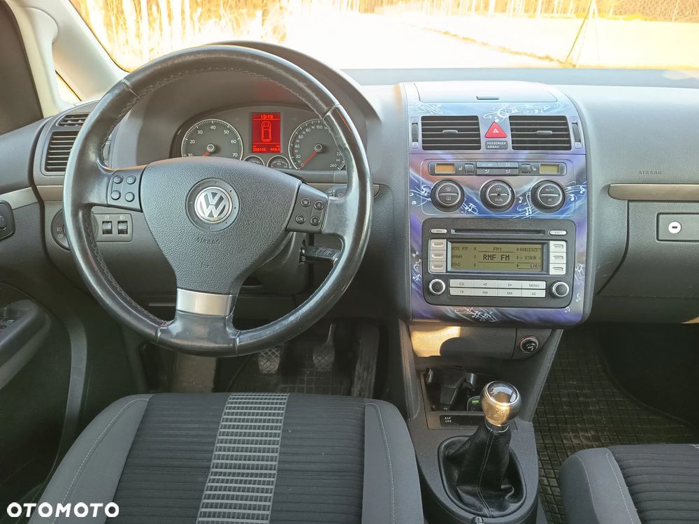 Volkswagen Touran 1.6 - 7