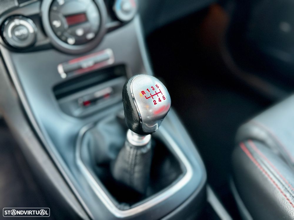 Ford Fiesta 1.6 EcoBoost c/ Pack Pele Desportiva ST — fotografia 20