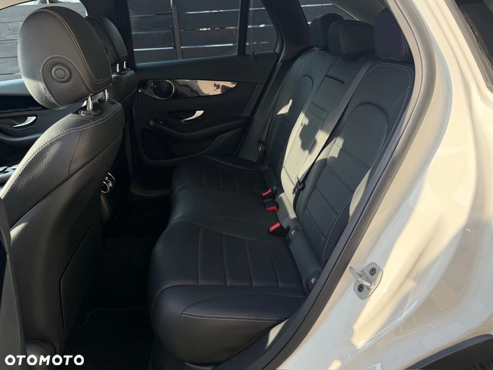 Mercedes-Benz GLC 250 4Matic 9G-TRONIC Exclusive - 18