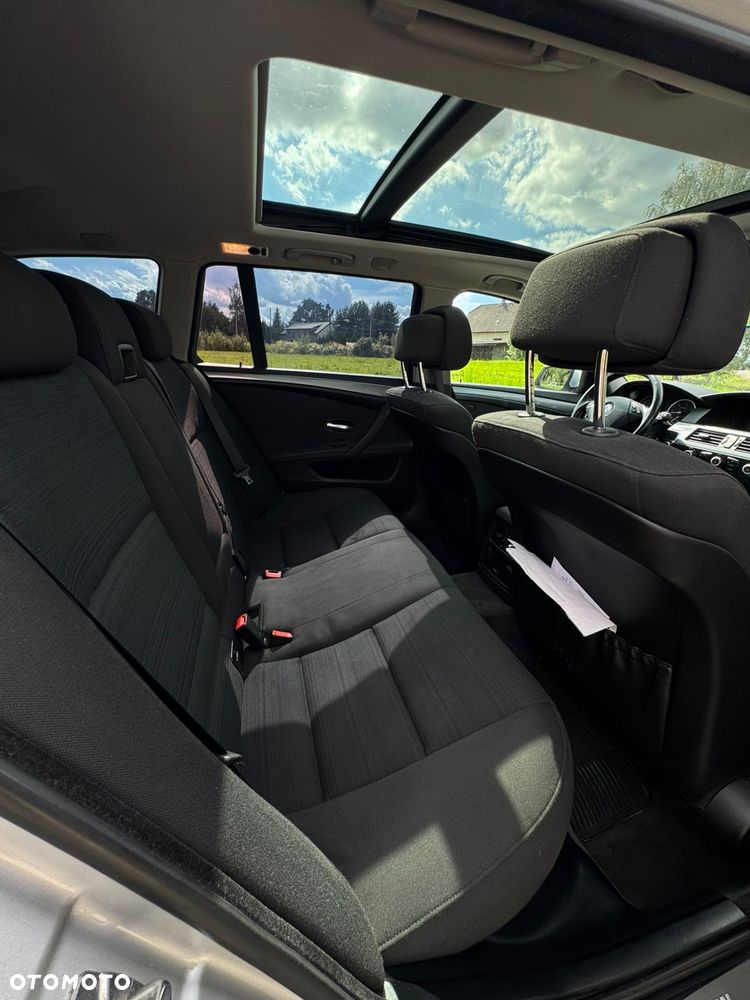 BMW Seria 5 525d xDrive - 28