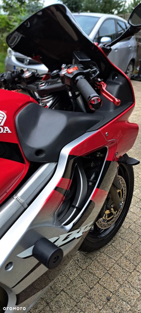 Honda CBR - 35