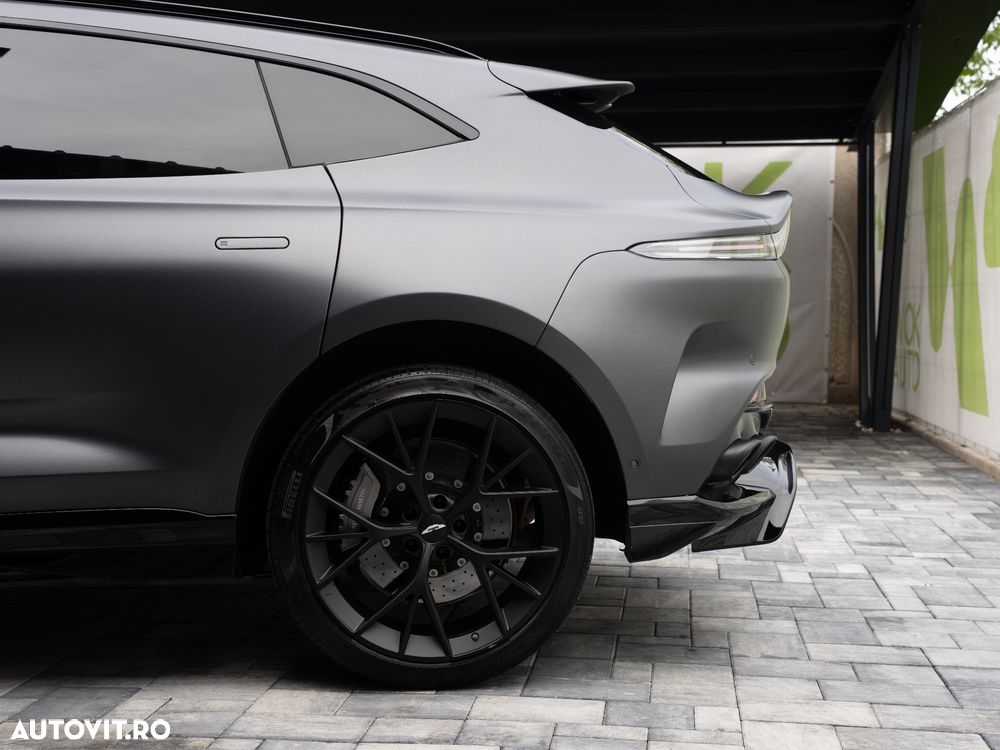 Aston Martin DBX - 7