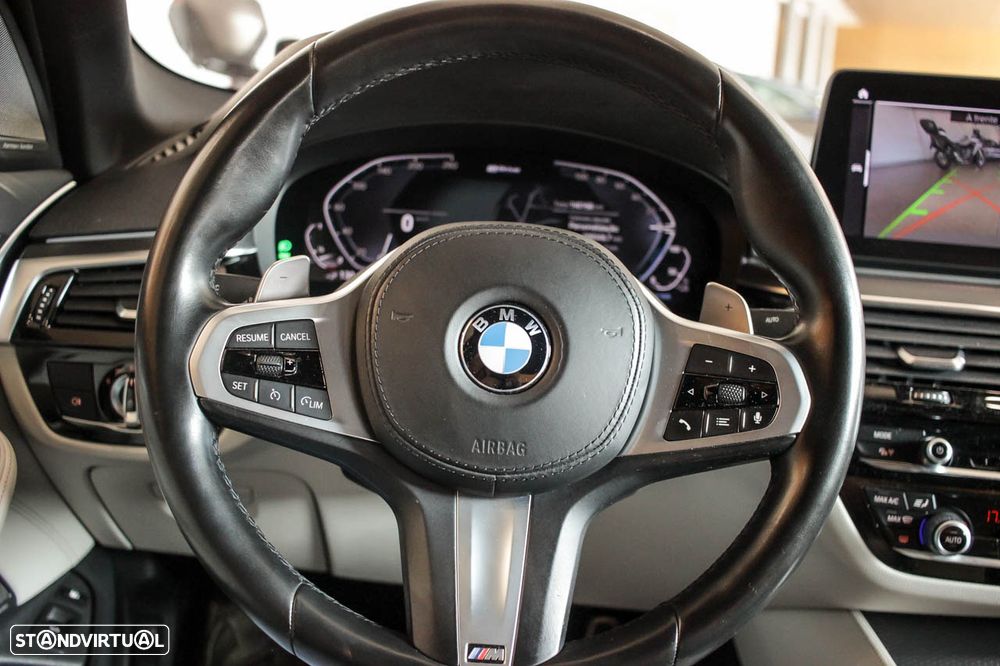 BMW 545 e xDrive Pack M - 14