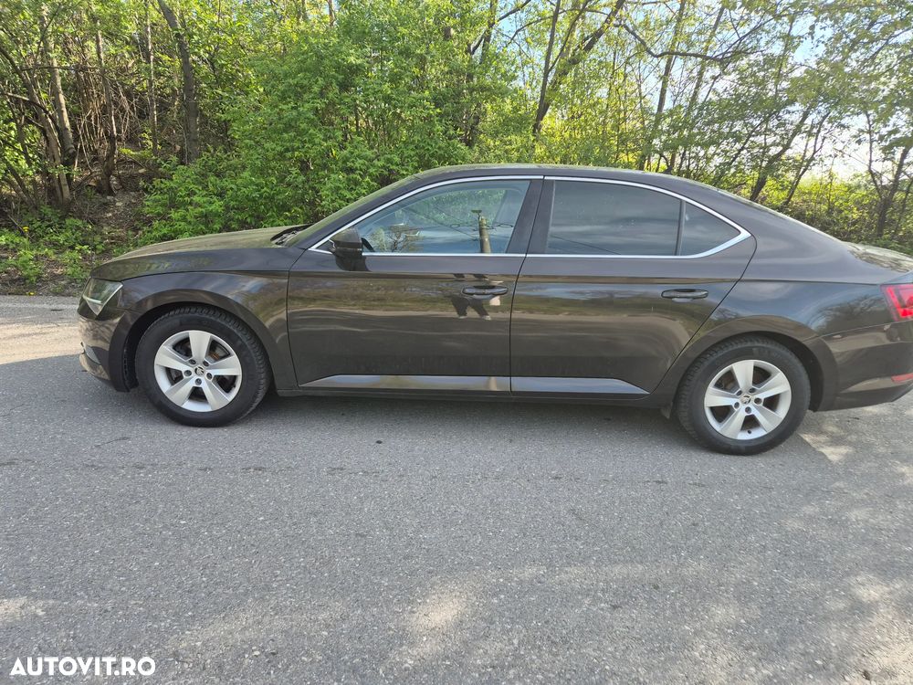 Skoda Superb 1.6 TDI DSG Style - 38
