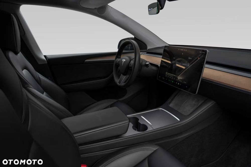 Tesla Model Y Performance Dual Motor AWD - 22