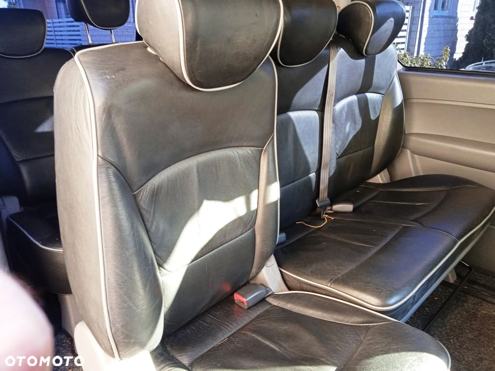 Na części Hyundai H1 II Wagon 2.5 CRDI 2010 lakier NBA silnik D4CBA skrzynia biegów GZ04 maska klapa drzwi przesuwne zderzak lampa błotnik fotel kanapa 7 miejsc szyba - 9