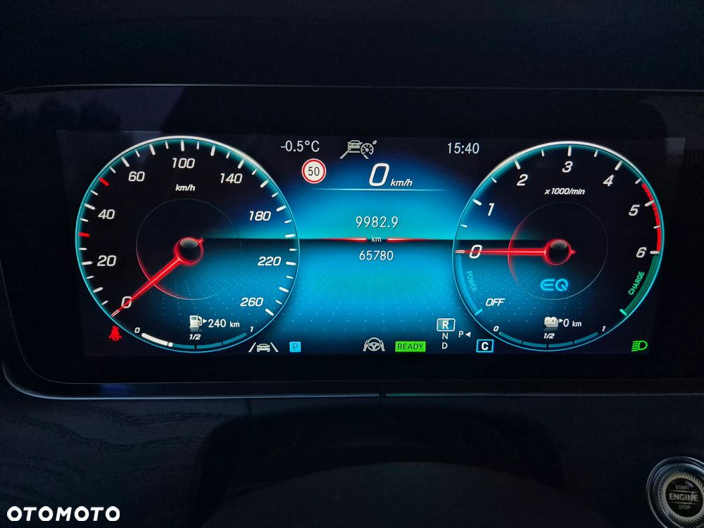 Mercedes-Benz Klasa E 300 de AMG - 12