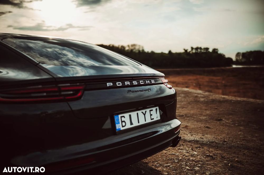 Porsche Panamera 4S - 35