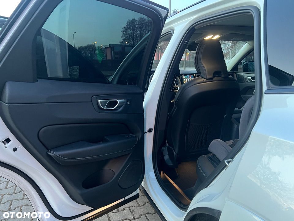 Volvo XC 60 T8 AWD Recharge Ultimate Dark - 12
