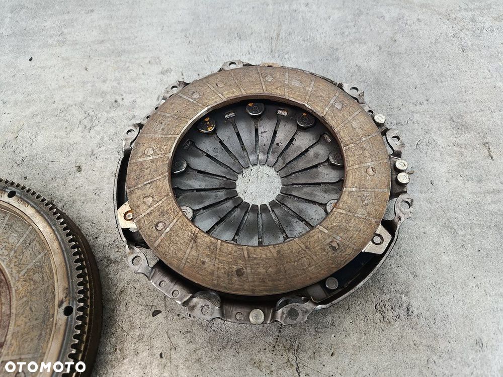 KOŁO DWUMASOWE KOMPLETNE VW JETTA V 0375689  VALEO 1.9 TDI - 3