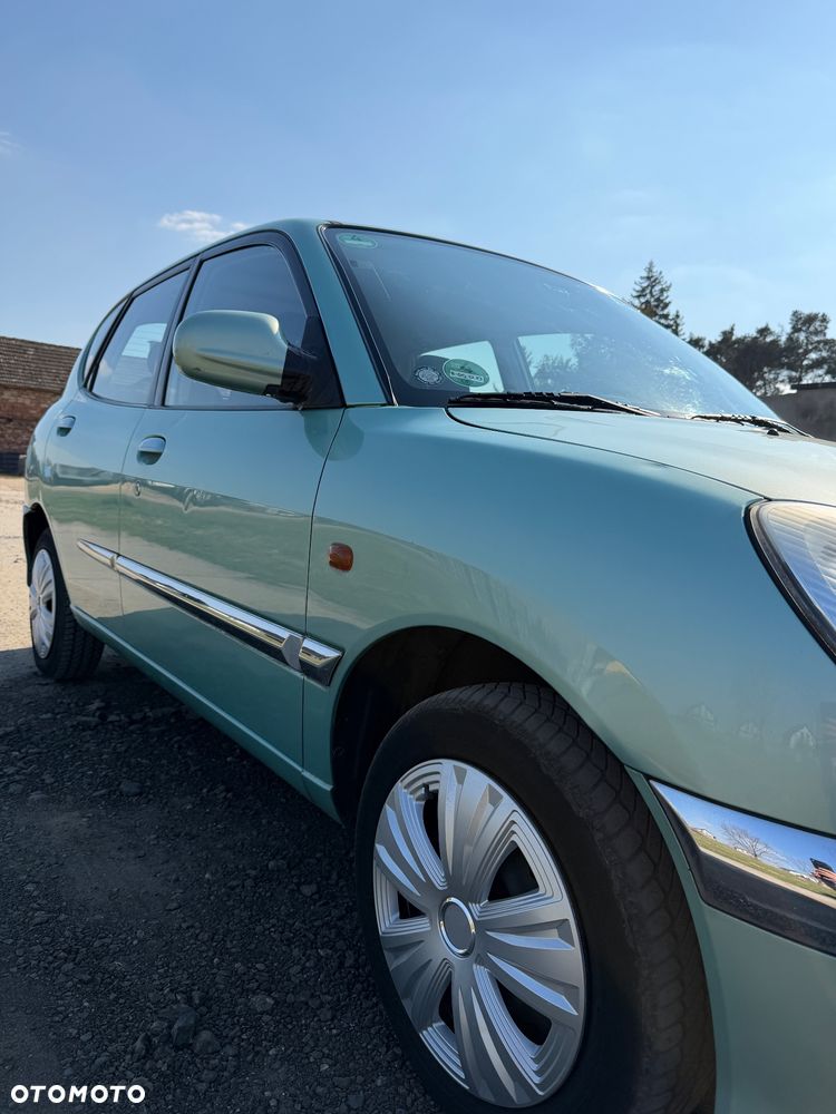 Daihatsu Sirion - 14