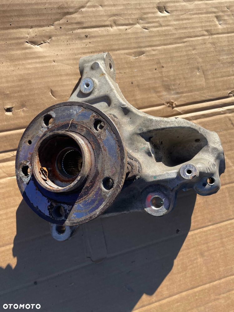 Piasta zwrotnica koła przedniego prawa Volvo XC40 C40