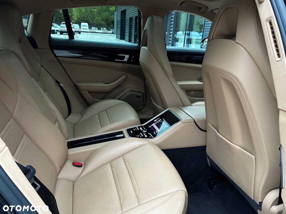 Porsche Panamera - 38