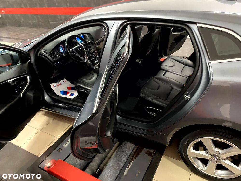 Volvo V40 D2 Summum - 19