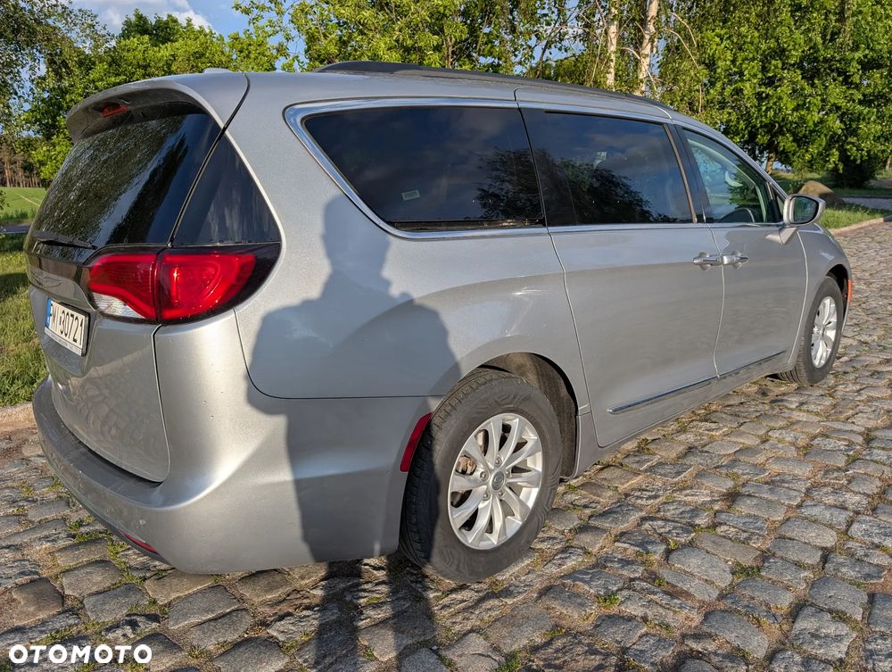 Chrysler Pacifica - 5