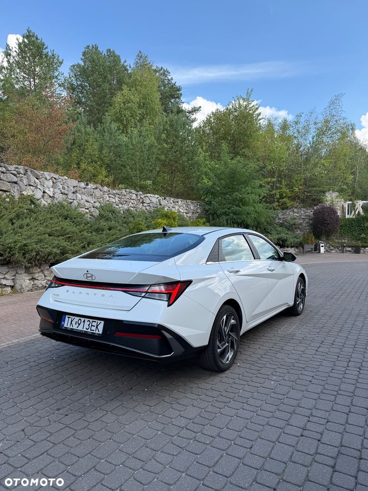 Hyundai Elantra 1.6 Smart - 18