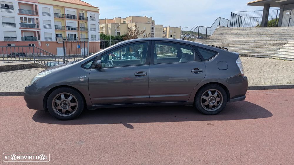 Toyota Prius 1.5 VVT-i HSD Sol - 4
