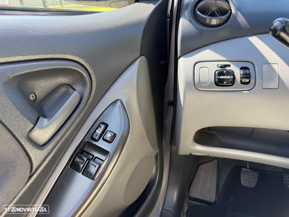 Toyota Yaris 1.4 D-4D Sol TA - 11
