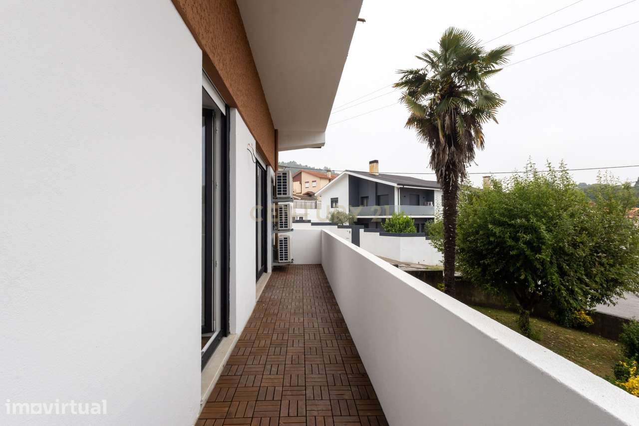 Apartamento T2 Novo com Varanda e Lugar Duplo de Garagem - Grande imagem: 4/21
