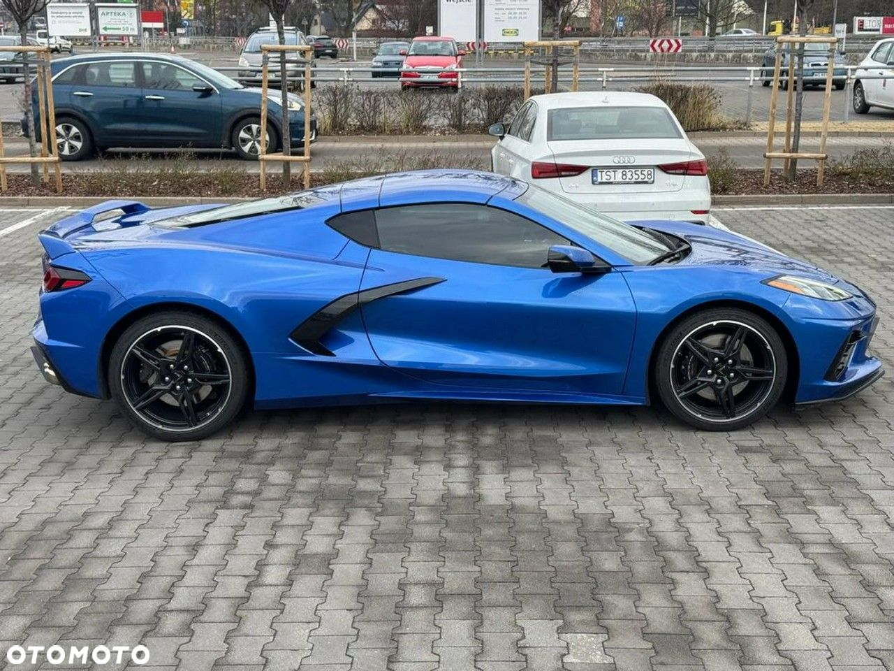 Chevrolet Corvette - 12