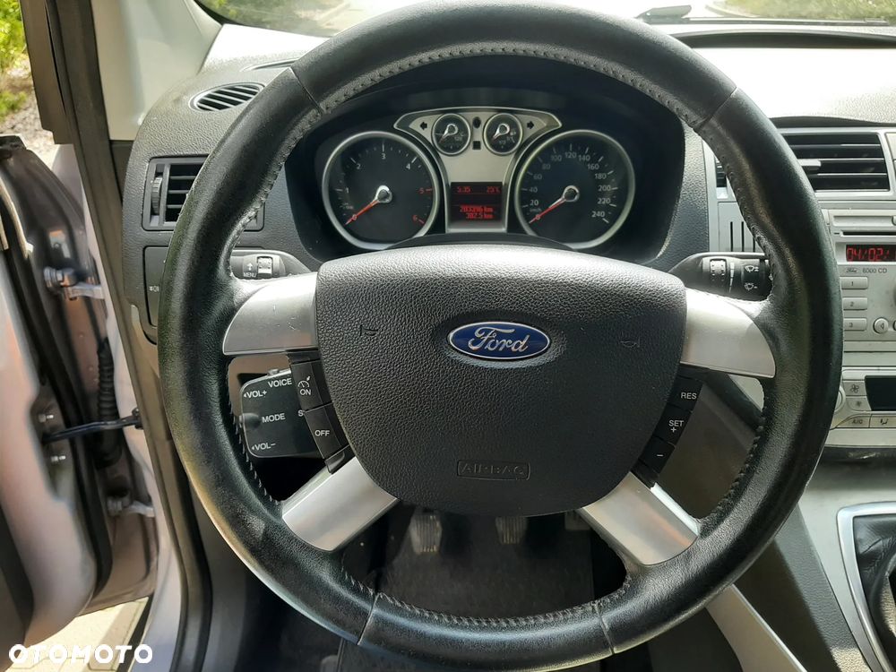 Ford Kuga - 11
