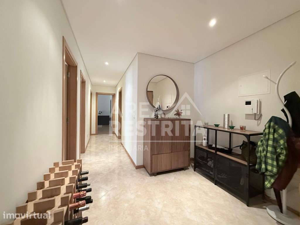 Apartamento T3 Amplo e Luminoso com Varandas, Elevador e Parqueamen... - Grande imagem: 2/32