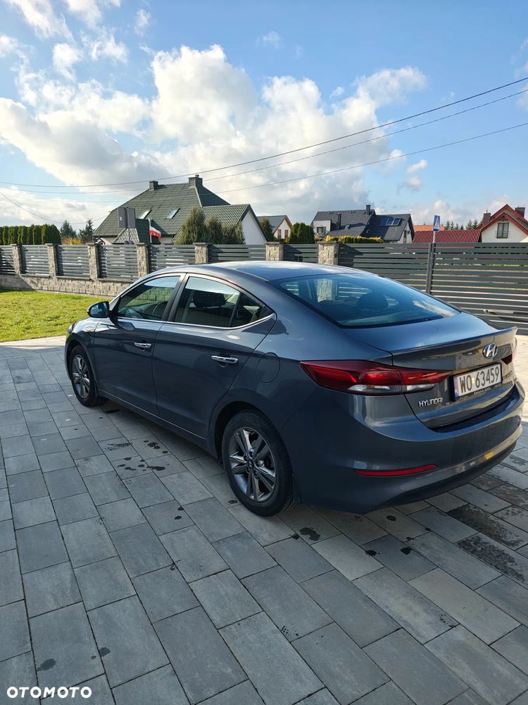 Hyundai Elantra 1.6 Comfort - 8