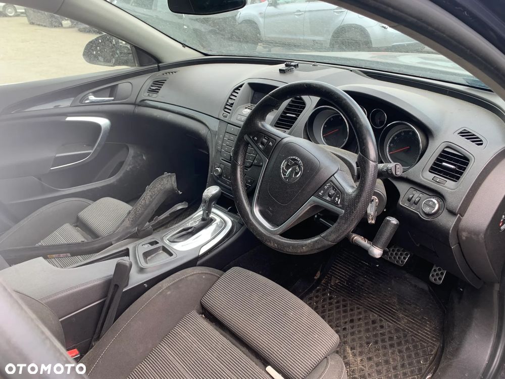 OPEL INSIGNIA 2011 *SAMOCHÓD NA CZĘŚCI* 5071 GBI  MASKA, LAMPA, DRZWI, LUSTERKO, ZDERZAK, GRILL, BŁOTNIK, KLAPA, BELKA, DESKA, FOTELE, KANAPA, ĆWIARTKA KIEROWNICA, TARCZE, ZACISKI, ZAWIESZENIE, KOMPLETNY PRZÓD, KOMPLETNY TYŁ, LICZNIK, ZEGARY, PRAWE LEWE PRZÓD TYŁ - 5