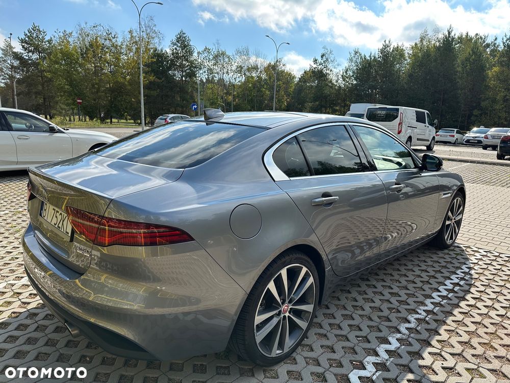 Jaguar XE 2.0 P250 S - 10