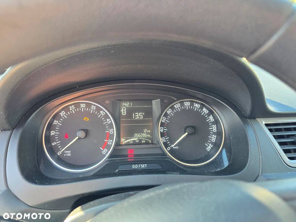 Skoda Rapid 2015 photo 2