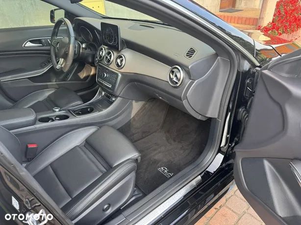 Mercedes-Benz CLA 250 4Matic 7G-DCT AMG Line - 39