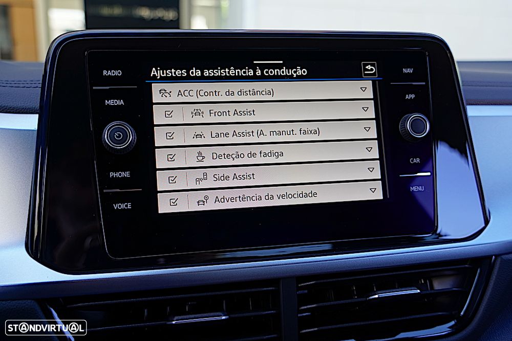 VW T-Roc 1.5 TSI Urban DSG - 40