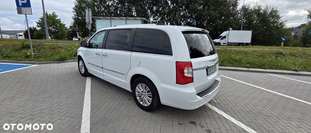 Chrysler Town & Country 3.6 Limited - 12