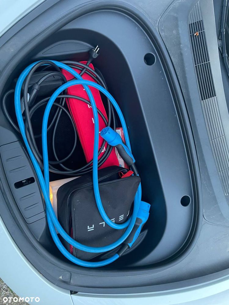 Tesla Model 3 Langstreckenbatterie Allradantrieb Dual Motor - 12