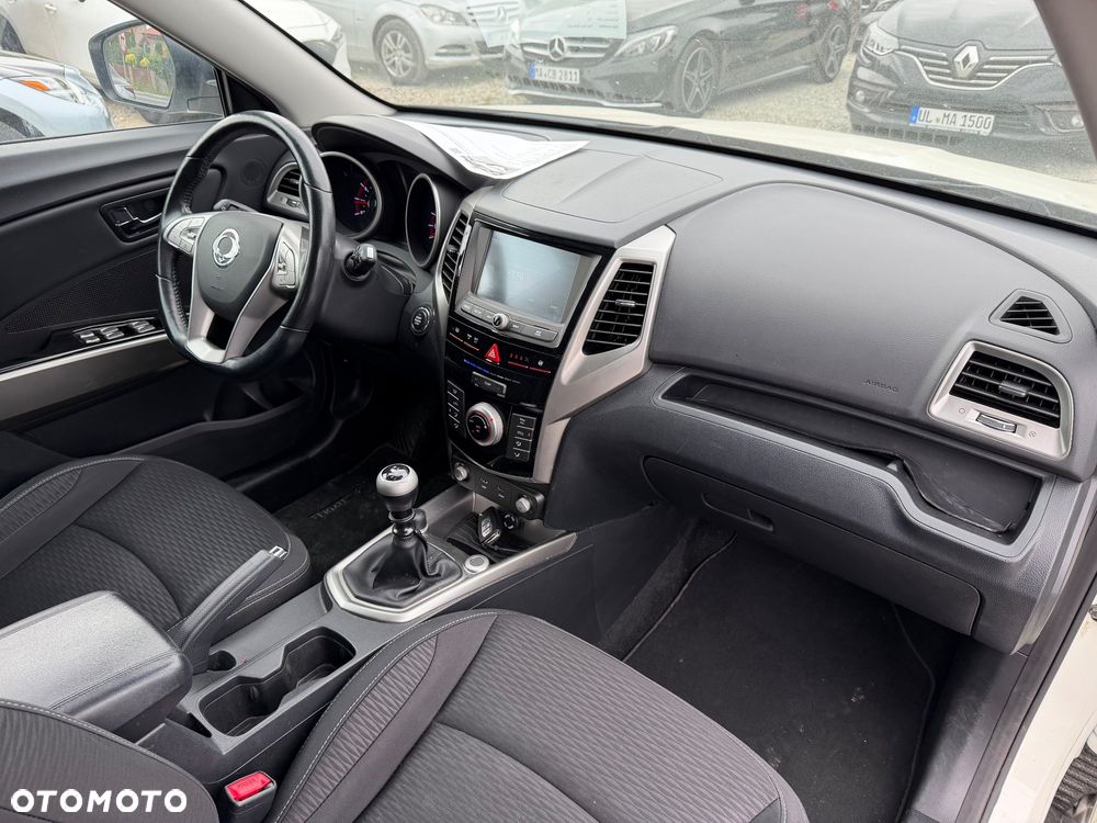 SsangYong/KGM Tivoli e-XGi 160 2WD Black+White - 38