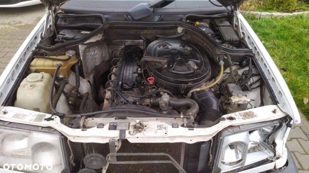 Mercedes-Benz Klasa E 2.6 - 6